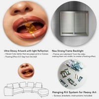 Dizajnerska umjetnost Izbliza ženskih usana koje grizu gumenog medvjeda Moderni kružni metalni zidni umjetnički